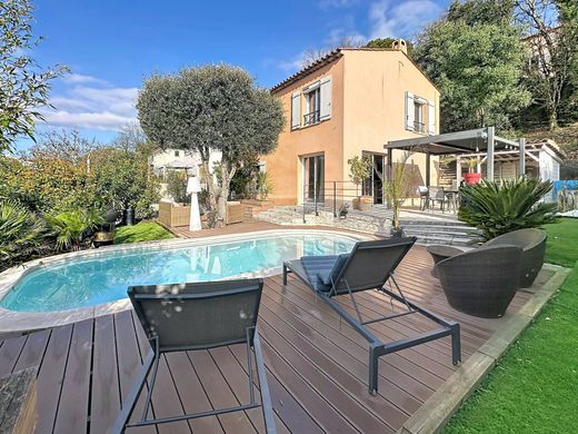 Villa in Bagnols-en-Forêt, Var