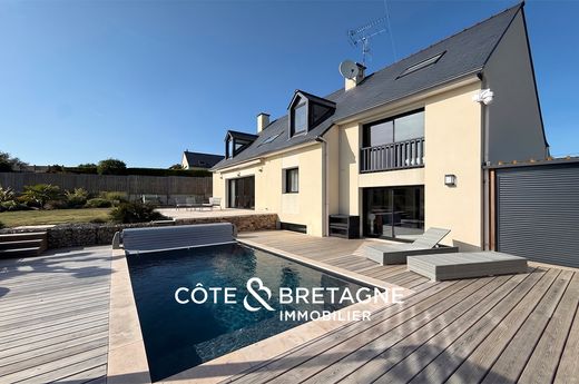 Luxury home in Hillion, Côtes-d'Armor