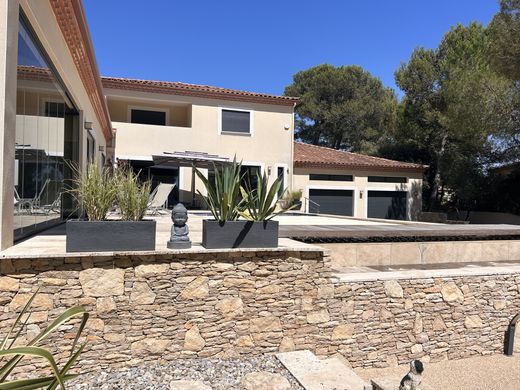 Villa in Nages-et-Solorgues, Gard