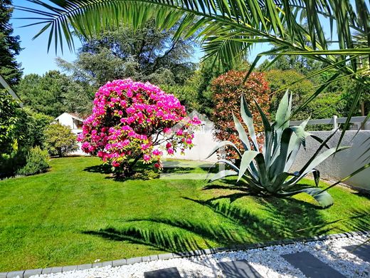 Luxury home in Mérignac, Gironde