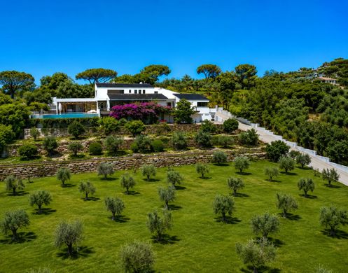 Luxury home in Pierrefeu-du-Var, Var