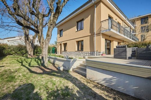 Luxury home in Luynes, Bouches-du-Rhône