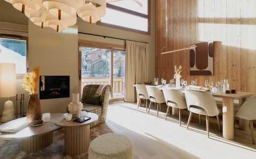 아파트 / 꾸르슈벨, Savoy