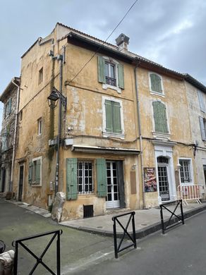 Arles, Bouches-du-Rhôneの高級住宅