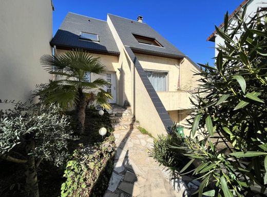 Luxury home in Châtillon, Hauts-de-Seine