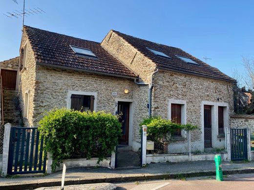 Luxury home in Montfort-l'Amaury, Yvelines