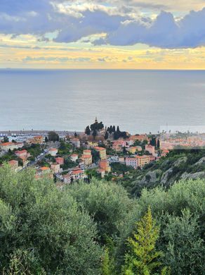 Apartment in Menton, Alpes-Maritimes