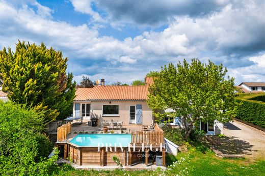 Luxury home in Saint-Genis-les-Ollières, Rhône