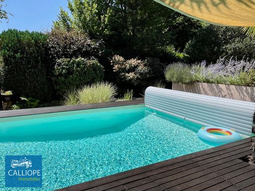 Luxury home in Le Pian-Médoc, Gironde