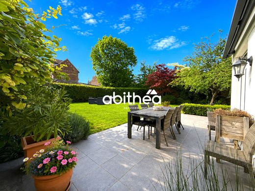 Luxury home in Courchelettes, North