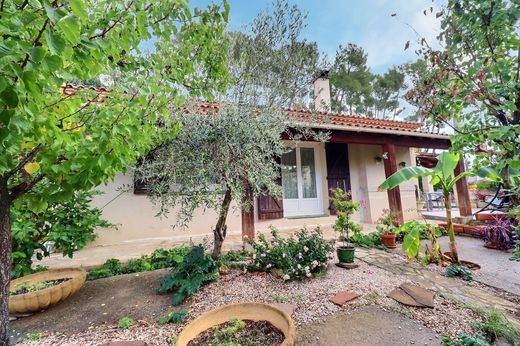 Luxus-Haus in Saint-Vincent-de-Barbeyrargues, Hérault