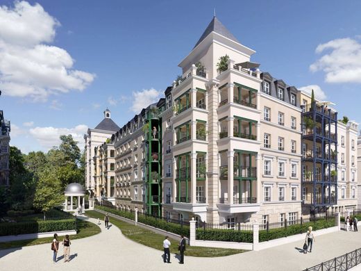 Appartamento a Le Plessis-Robinson, Hauts-de-Seine