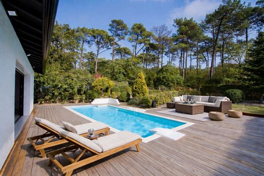 Luxury home in Pyla sur Mer, Gironde