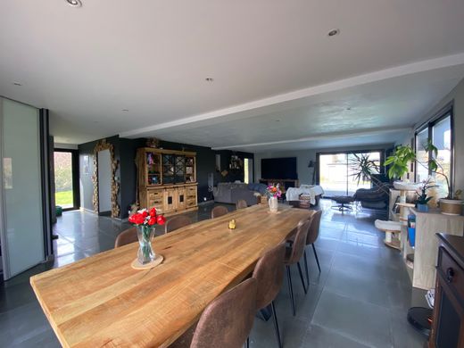 Luxury home in Villers-Bocage, Somme