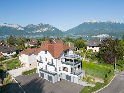 Apartment / Etagenwohnung in Sevrier, Haute-Savoie