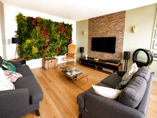 Apartment in Courbevoie, Hauts-de-Seine