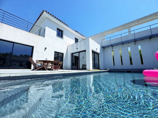 Villa in Six-Fours-les-Plages, Var