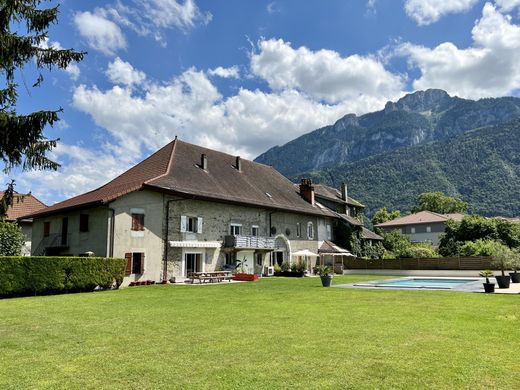 Bonneville, Haute-Savoieの高級住宅