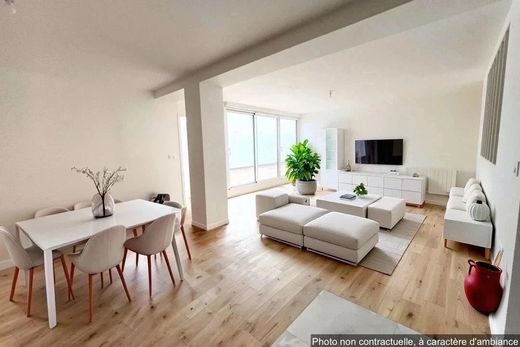 Apartment / Etagenwohnung in Chatou, Yvelines