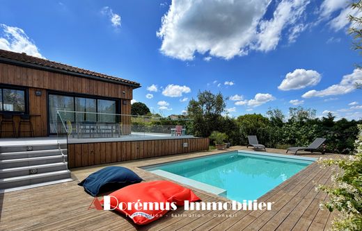 Luxury home in Latresne, Gironde