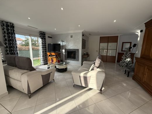 Luxe woning in Les Sorinières, Loire-Atlantique