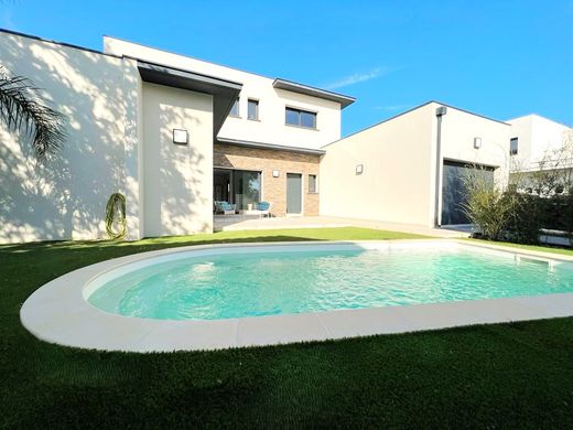 Villa in Perpignan, Pyrénées-Orientales