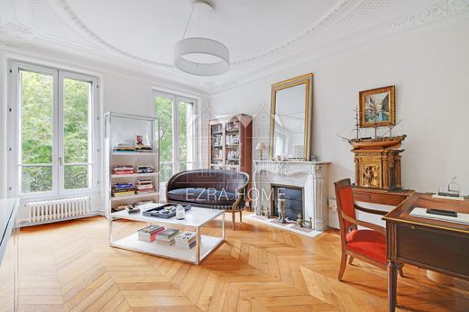 아파트 / Canal Saint Martin, Château d’Eau, Porte Saint-Denis, Paris