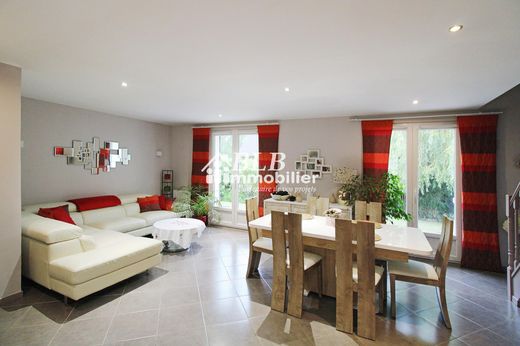 Luxury home in Montfort-l'Amaury, Yvelines