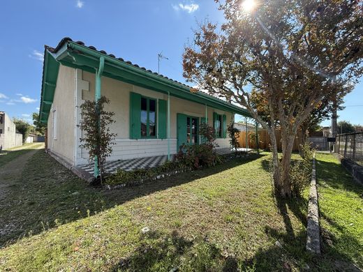 ‏בתי יוקרה ב  Arès, Gironde