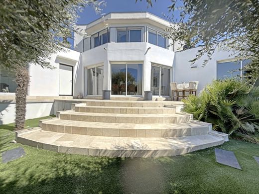 Вилла, Vergèze, Gard