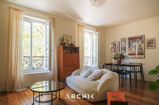 Apartment in Montmartre, Abbesses, Grandes-Carrières, Paris