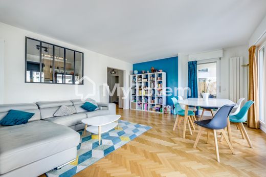 Courbevoie, Hauts-de-Seineのアパートメント