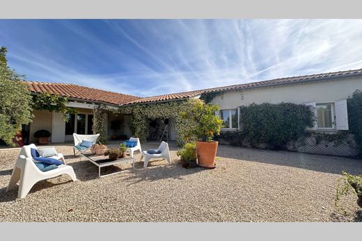 Luxury home in Crillon-le-Brave, Vaucluse