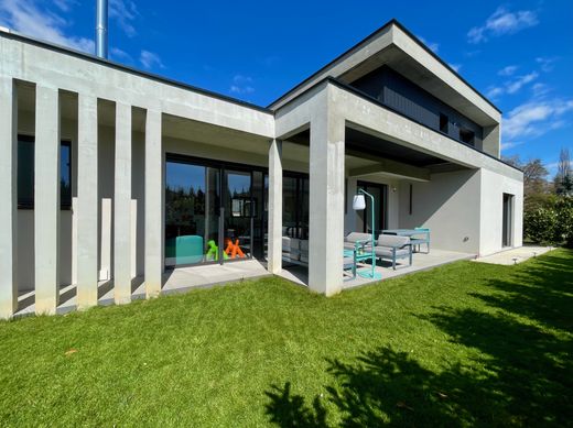 Luxury home in Divonne-les-Bains, Ain