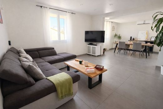 Luxury home in Saint-Mitre-les-Remparts, Bouches-du-Rhône