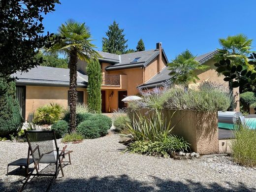 Luxury home in Le Pian-Médoc, Gironde