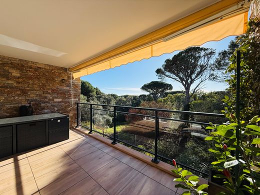 Apartment / Etagenwohnung in Saint-Raphaël, Var