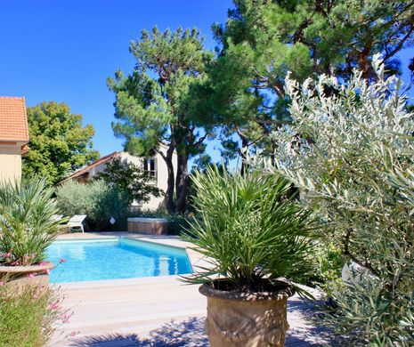 Luxury home in Violès, Vaucluse