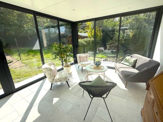 Πολυτελή κατοικία σε Sainte-Foy-lès-Lyon, Rhône