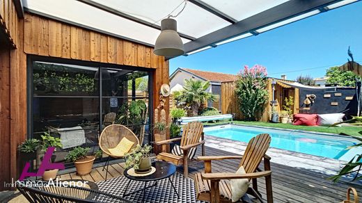 Villa in Bègles, Gironde