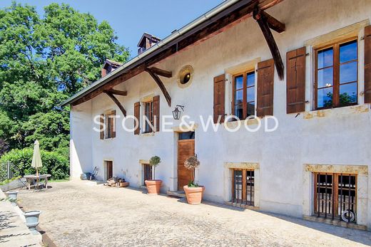 Luxe woning in Prévessin-Moëns, Ain