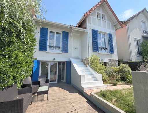 Luxury home in Rueil-Malmaison, Hauts-de-Seine