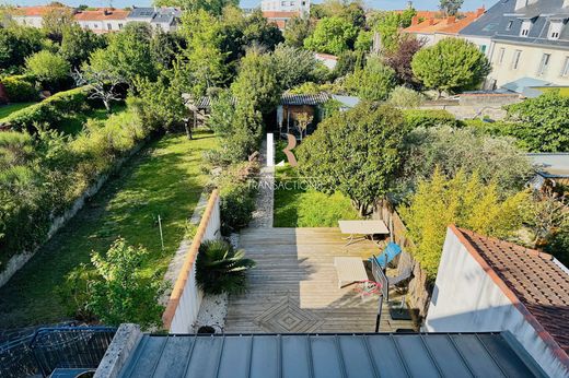 ‏בתי יוקרה ב  לה רושל, השראנט הימי