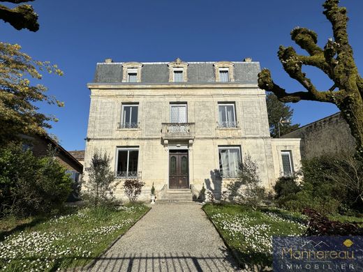 Luxus-Haus in Montendre, Charente-Maritime