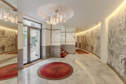 Apartment in Chatelet les Halles, Louvre-Tuileries, Palais Royal, Paris