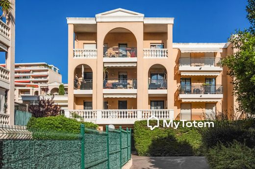 Apartment / Etagenwohnung in Le Cannet, Alpes-Maritimes