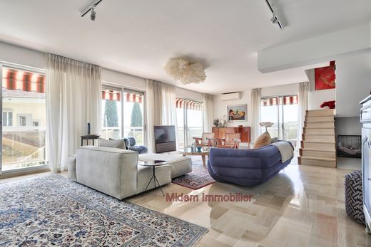 Apartment / Etagenwohnung in Nizza, Alpes-Maritimes