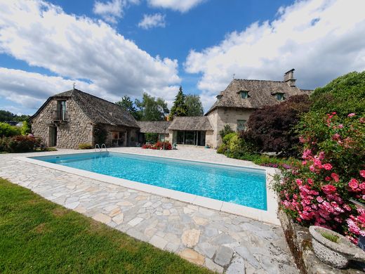 Luxus-Haus in Servières-le-Château, Corrèze
