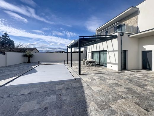 Luxury home in Andrézieux-Bouthéon, Loire