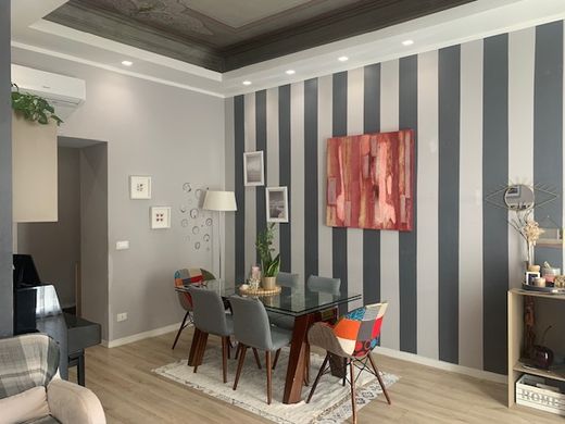 Apartment / Etagenwohnung in Menton, Alpes-Maritimes